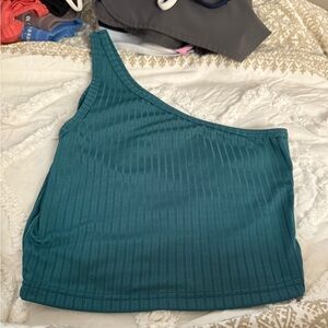 one shoulder crop top